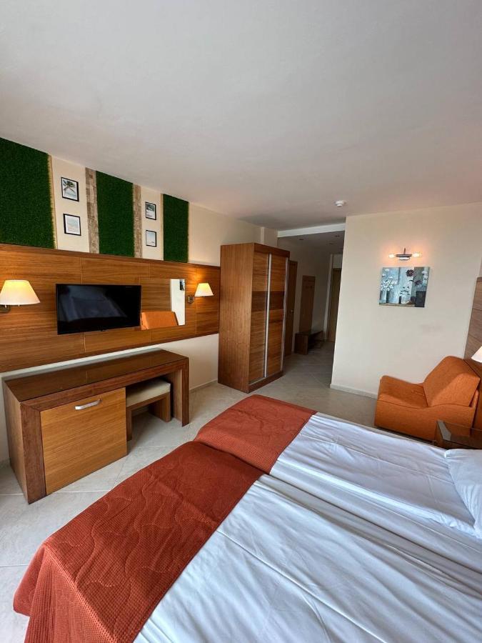 Briz Beach Apartments - Section B Pantai Sunny Luaran gambar
